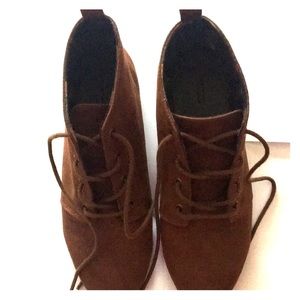 Women brown shoe booty